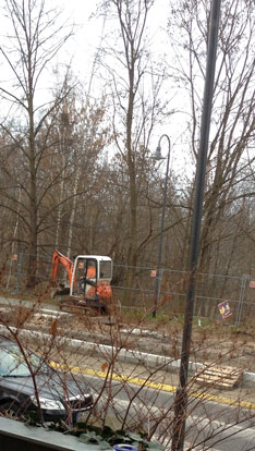 Baugerät auf neu hergestelltem Fußweg heute Foto von kleinem Baugerät auf dem neuen Fußweg ist zu sehen - heute.