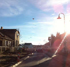 Foto von Himmel und Straße ist zu sehen - heute.