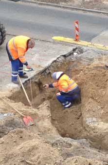 Foto:   es wird gesucht im Graben heute