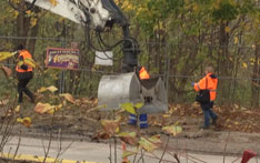 Foto von Bagger Foto von Straße und Bagger ist zu sehen - heute.