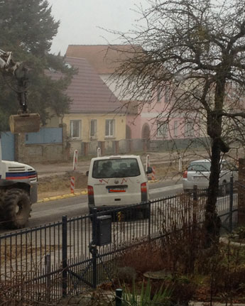 Foto von Transporter auf Fußweg heute Foto von Transporter ist zu sehen - heute.