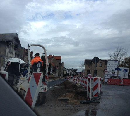 Blick auf Jahnplatz, heute Foto von Straßenbaugeräten am Jahnplatz, heute.