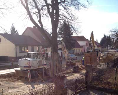 heute früh um 9 Uhr Foto von einem Bauabschnitt rechts von der Einfahrt.