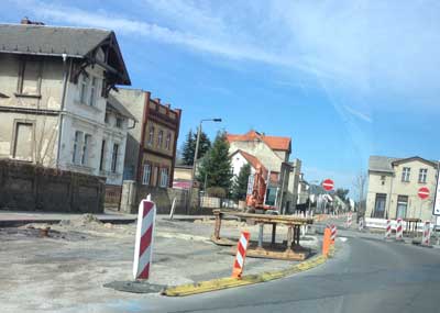 Foto von der Baustelle am anderen Ende vom Auto aus gesehen - heute um 12.30 Uhr.