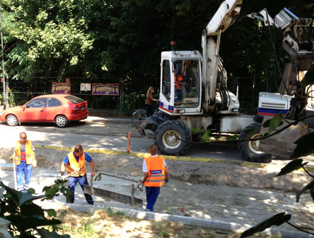 heute vor den Häusern Nr. 132 - Bord für Fußweg Foto von dem Bereich, der heute geändert wird, ist zu sehen.