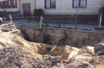 heute: Wasserhaltung am anderen Baustellenende Foto von einem Abschnitt am anderen Ende mit Wasserhaltung ist zu sehen.