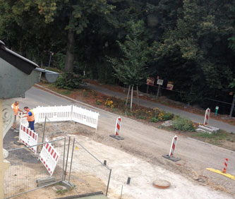 heute früh vor dem Haus Nr. 132 Foto von dem Bereich, der heute geändert wird, ist zu sehen.