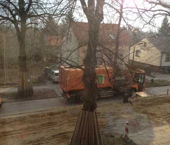 heute Müll Foto von der Straßenbaustelle mit Müllauto gesehen - heute.