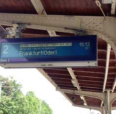 Anzeige heute Foto von der Bahnanzeige in Werder ist zu sehen