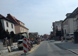 Foto von der Fahrbahn im Bau - heute - ist zu sehen.