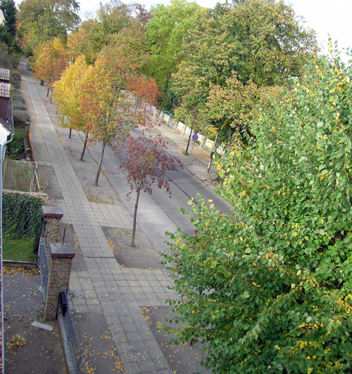 Blick aus dem Fenster auf die Eisenbahnstraße in Höhe Hausnummer 131