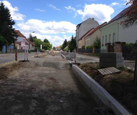 Foto von der zukünftigen Fahrbahn Höhe Hausnummer 134 heute