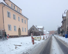 Blick auf Straße heute Foto von Eisenbahnstraße mit Baustelle ist zu sehen - heute.