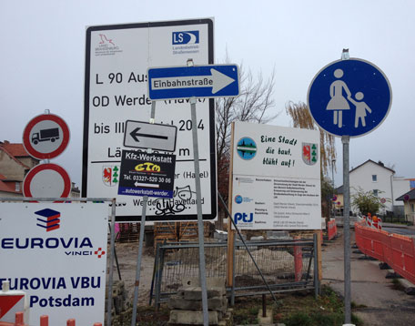 Foto von Schildern am Jahnplatz heute Foto von Schildern am Jahnplatz ist zu sehen - heute.
