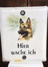 Blick auf Klingeltableau heute Foto von Klingel mit Hundebild ist zu sehen - heute.