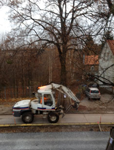 Foto von Bagger auf Straße ist zu sehen - heute.