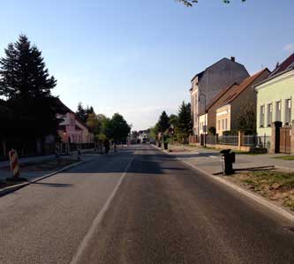 Foto von der Straße vor der Tür heute früh ist zu sehen