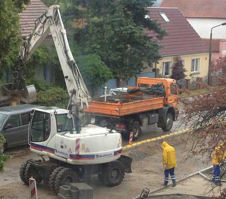 Bagger vor der Eisenbahnstraße 132