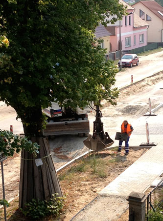 Blick auf Eisenbahnstraße 134 heute Foto: Blick auf Baustelle vor dem Grundstück Hausnr. 134 ist zu sehen - Foto.