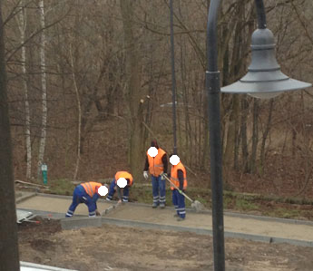 Foto von der anderen Straßenseite, der Fußweg - heute früh