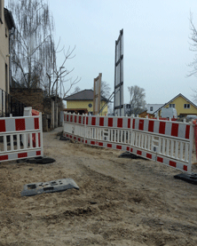 Foto von dem Fußweg an der Einmündung - heute.