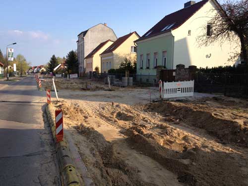 Foto von der Baustellenstraße - Blick in Richtung Innenstadt.