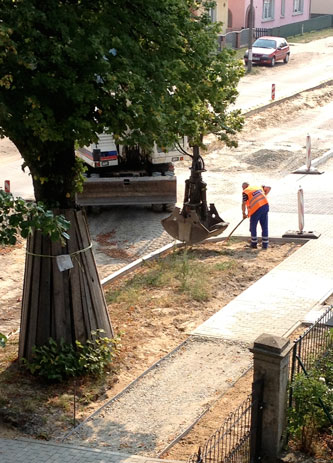 Foto: Blick auf Baustelle vor dem Grundstück Hausnr. 134 ist zu sehen - Foto.