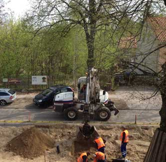 und immer noch der Bagger heute früh! Foto: Blick auf Bagger vor dem Haus - heute früh
