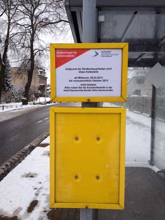 Bushaltestelleninfo Foto von der nicht mehr aktuellen Bushaltestelle in der verschneiten Eisenbahnstraße