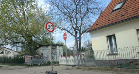 Foto von der Baustellenstraße - Blick in Richtung Bahnhof rechts Gartenstraße.