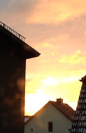 Foto von Himmel und Sonne heute Foto von Himmel und Dächern ist zu sehen - heute.