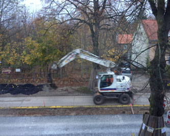 Foto von Bagger auf der Straße Foto von Bagger auf der Straße ist zu sehen - heute.