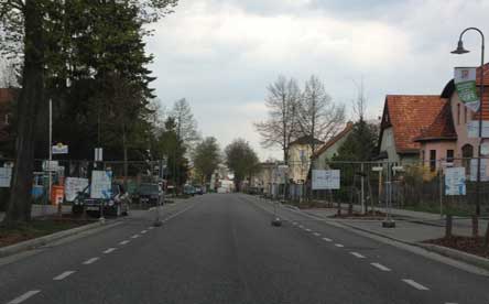heute Richtung Bahnhof Höhe Mäusediele mit Absperrgittern Foto von der Baustellenstraße - Blick in Richtung Bahnhof rechts ist die Mäusediele.