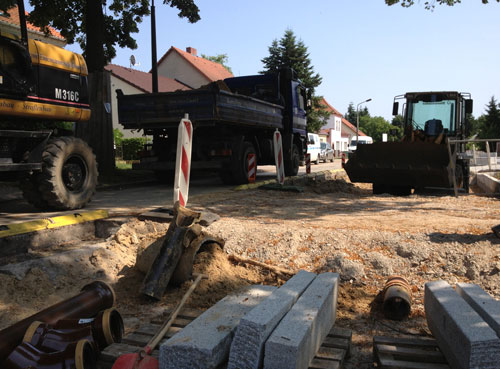 Foto aus der Baugrube, wo unser Abwasserrohr verlegt wurde - heute.