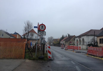 Foto von der Straße am Kino ist zu sehen - heute.