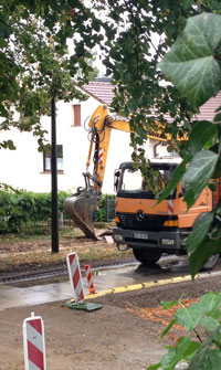 ein Foto - Blick auf einen Bagger heute früh ist zu sehen.