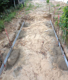 heute Fußwegbereich Linden aktuelles Foto von den neuen Bändern im Fußweg ist zu sehen.