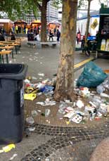 Foto vom Breitscheidplatz in Berlin mit einer Platane ist zu sehen