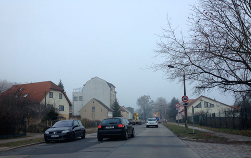 Foto von der Straße in Richtung Bahnhof ab Gartenstraße