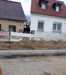 heute um 15.30 Uhr Foto von der Straße in Höhe der Hausnr. 61 - heute um 15.30 Uhr.