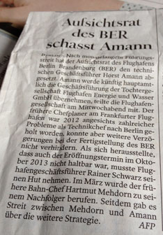 Blick auf Zeitungsartikel heute Foto von Zeitungsartikel heute.