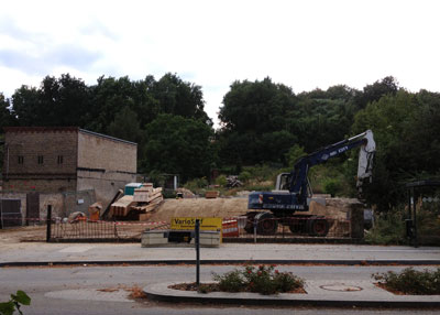 Foto: Blick auf die Abbruchbaustelle ist zu sehen - Foto.