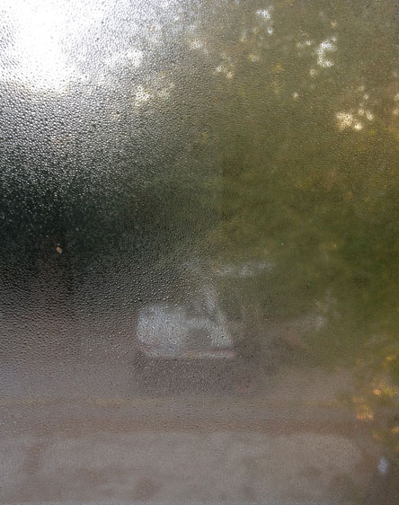 um 7.30 Uhr Bagger kommt Foto von Bagger um halb 8 morgens ist zu sehen.