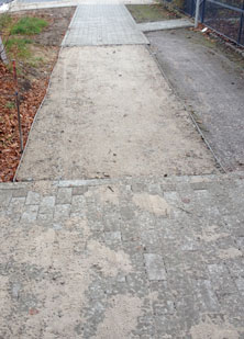 Blick auf Einfahrt und Straße, heute früh Foto von neuem der Einfahrt auf die Baustraße - heute früh.