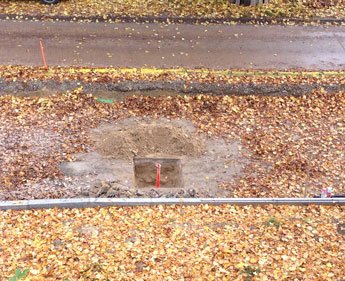 Betonquadrat mit Rohr um 9.50 Uhr Ein Betonquadrat mit Rohr ist zu sehen - Foto.