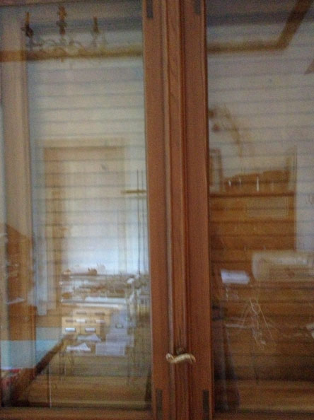 Bürofenster ab heute früh Blick auf Fenster und Rolladen im Büro ist zu sehen - Foto.