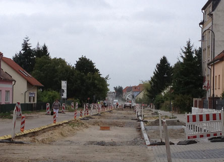 Foto von Baustraße Richtung Innenstadt ist zu sehen.