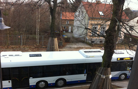 Foto von Bus heute Foto von Bus auf der freigegebenen neuen Fahrbahn ist zu sehen - heute.