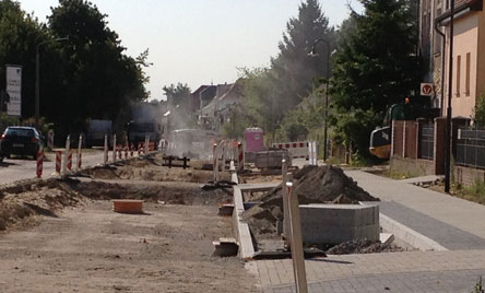 aktuelles Foto von der Baustraße - heute wird wieder eine Einfahrt fertiggelegt.