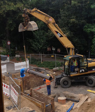 Foto von der Stelle, wo die Druckleitung über die Straße geführt werden soll - heute um 10.21 Uhr.